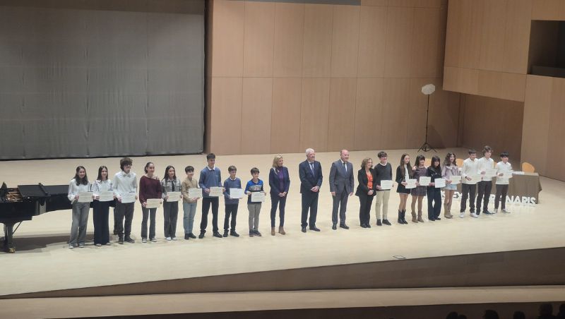 Diez alumnos de Nules reciben el Premio Extraordinario al Rendimiento Académico en el acto provincial celebrado en Castellón