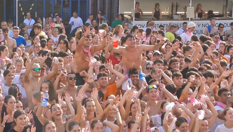 Nules inaugura sus fiestas patronales con una Cridà de Festes multitudinaria y más de 200 peñas implicadas en una semana grande